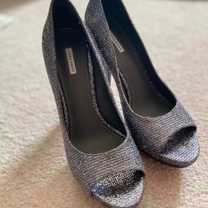Vera Wang Selima  Silver Open Toe Platform Pumps